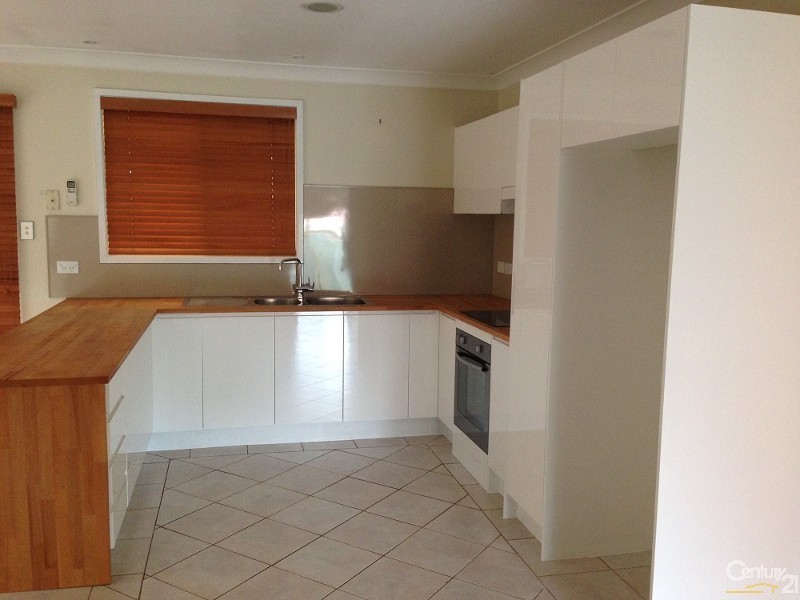 16 Outram Place, Currans Hill NSW 2567