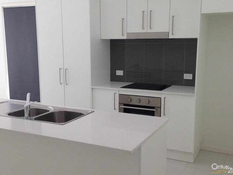 10 Furlong Drive, Currans Hill NSW 2567