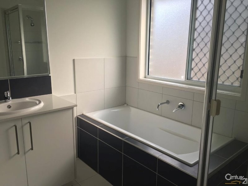 10 Furlong Drive, Currans Hill NSW 2567