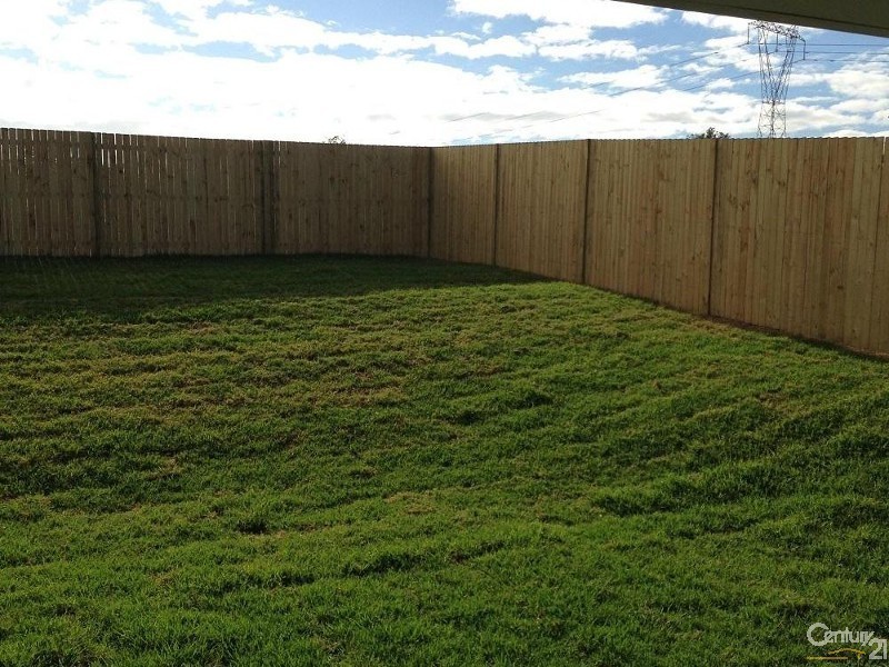 10 Furlong Drive, Currans Hill NSW 2567