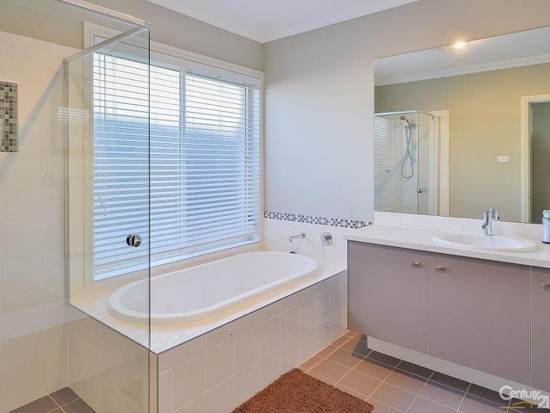 17 Folkes Street, Elderslie NSW 2570