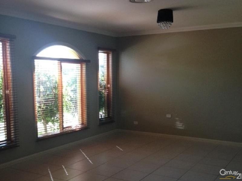 17 Folkes Street, Elderslie NSW 2570