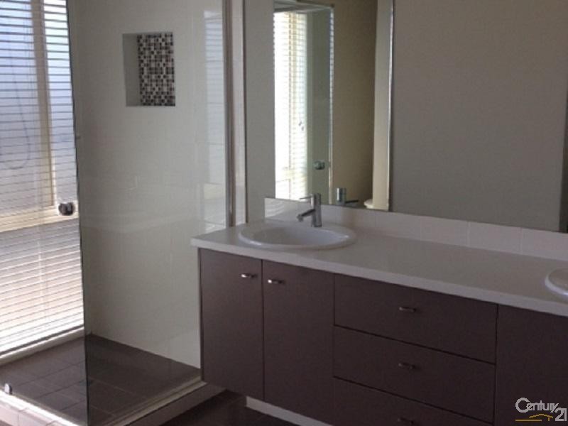 17 Folkes Street, Elderslie NSW 2570