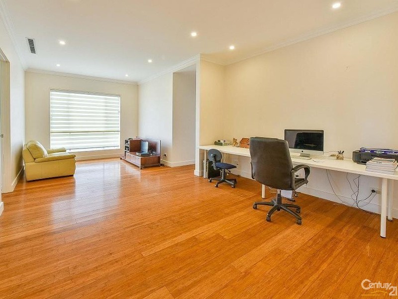 6 Duffy Avenue, Gregory Hills NSW 2557