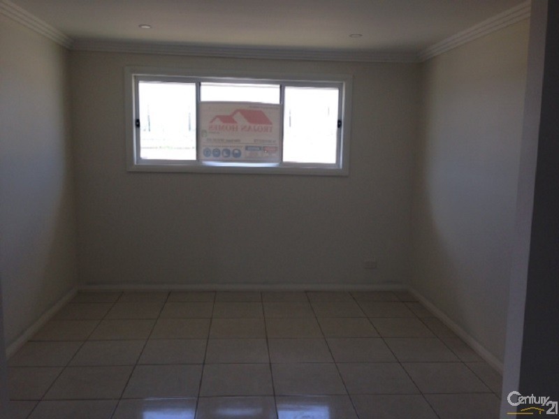 28 Lorikeet Street, Gregory Hills NSW 2557