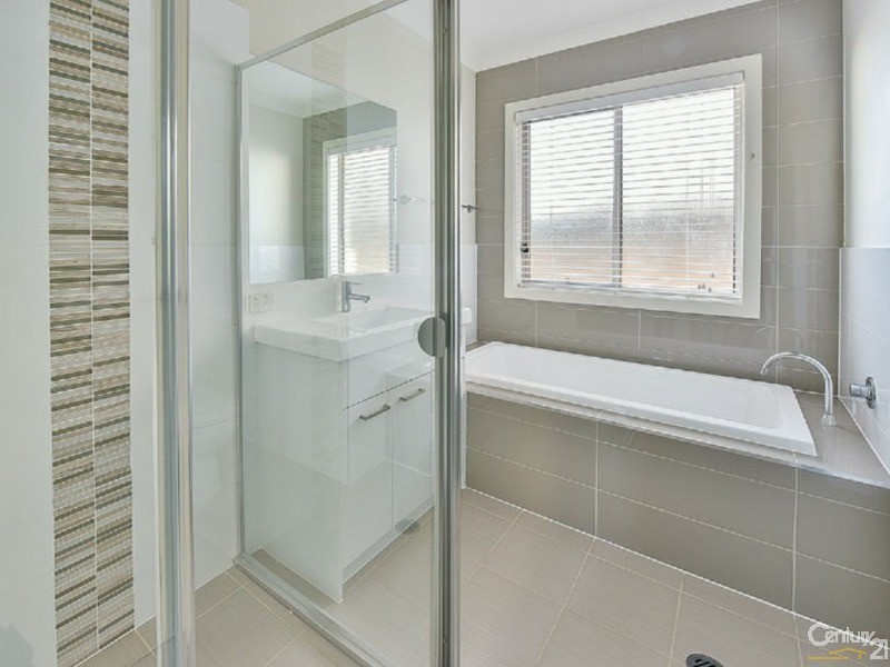 6 Finlay Street, Oran Park NSW 2570