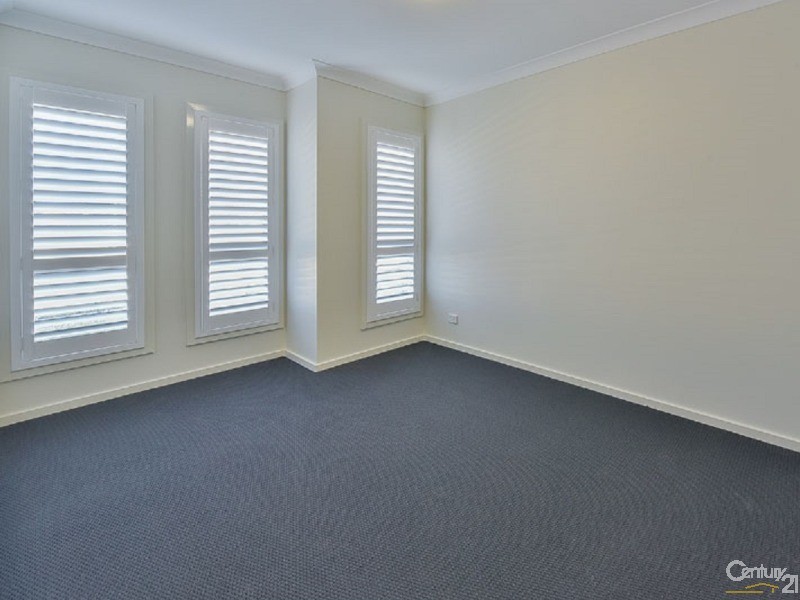 6 Finlay Street, Oran Park NSW 2570