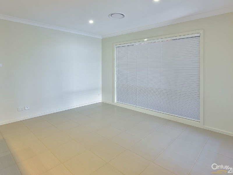 6 Finlay Street, Oran Park NSW 2570