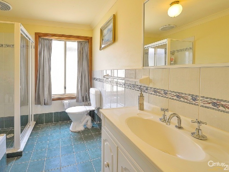9 Reserve Circuit, Currans Hill NSW 2567