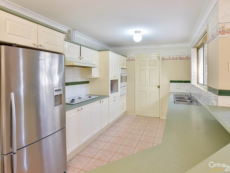 7 Watkins Crescent, Currans Hill NSW 2567