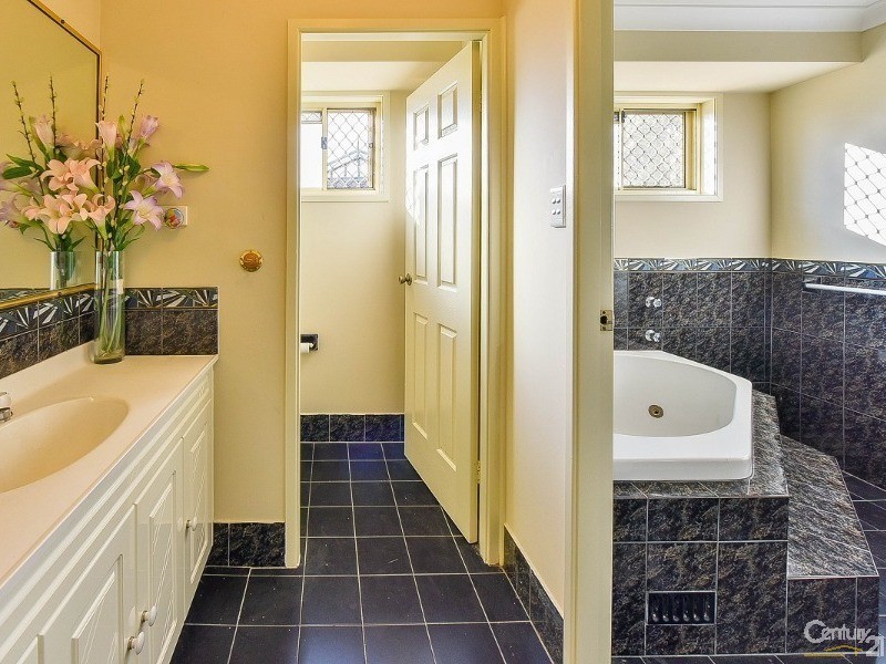 7 Watkins Crescent, Currans Hill NSW 2567