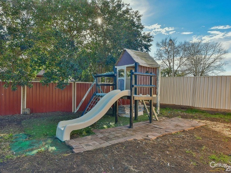 7 Watkins Crescent, Currans Hill NSW 2567