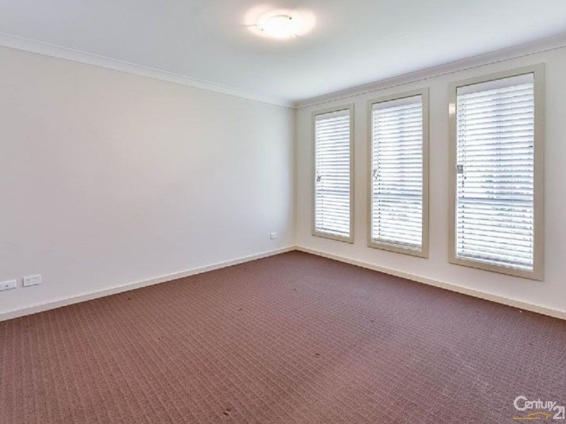 33 Bond Street, Oran Park NSW 2570