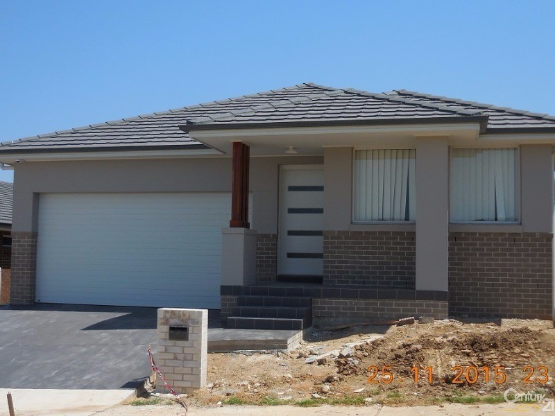 17 Buckingham Loop, Oran Park NSW 2570