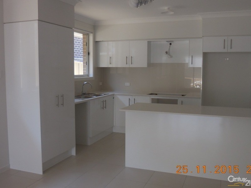 17 Buckingham Loop, Oran Park NSW 2570