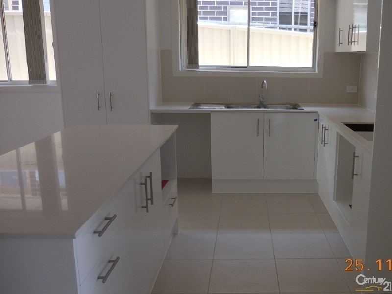 17 Buckingham Loop, Oran Park NSW 2570