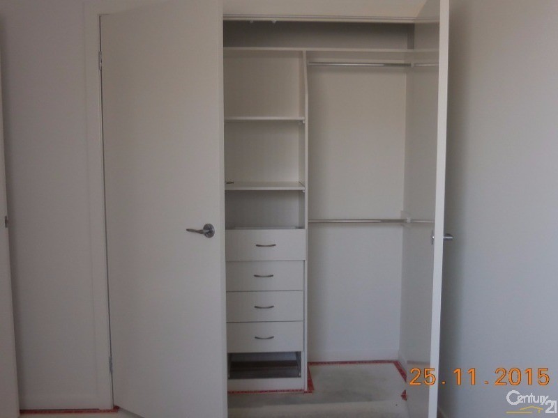 17 Buckingham Loop, Oran Park NSW 2570