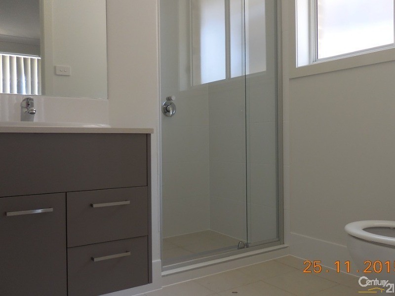 17 Buckingham Loop, Oran Park NSW 2570
