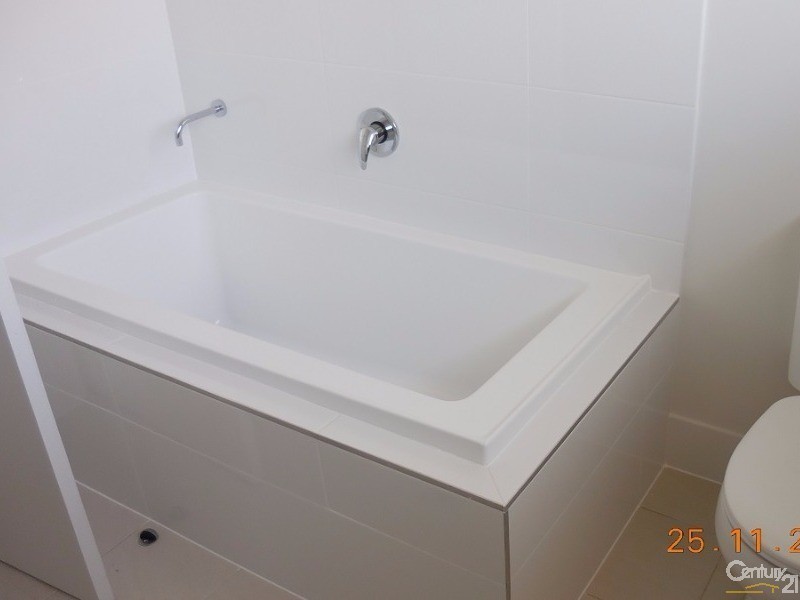 17 Buckingham Loop, Oran Park NSW 2570