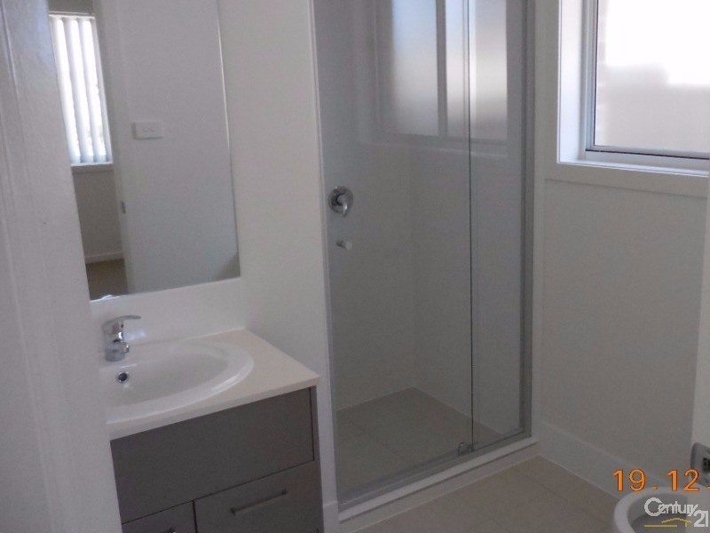 17 Buckingham Loop, Oran Park NSW 2570