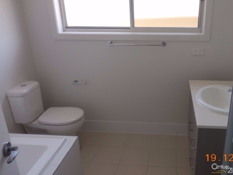 17 Buckingham Loop, Oran Park NSW 2570