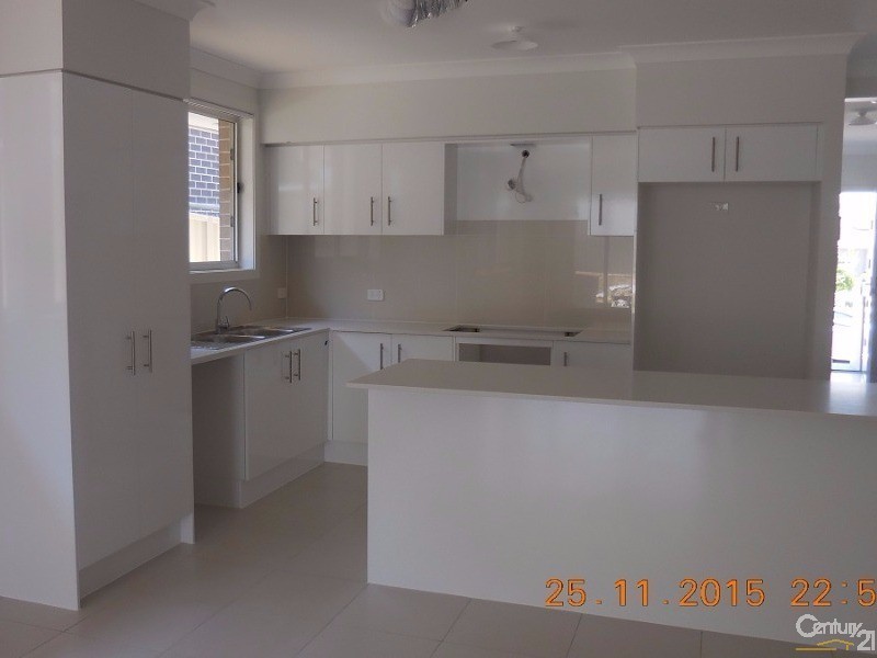 17 Buckingham Loop, Oran Park NSW 2570