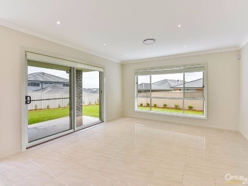 4 Finlay Street, Oran Park NSW 2570