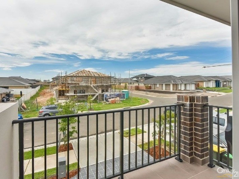 4 Finlay Street, Oran Park NSW 2570