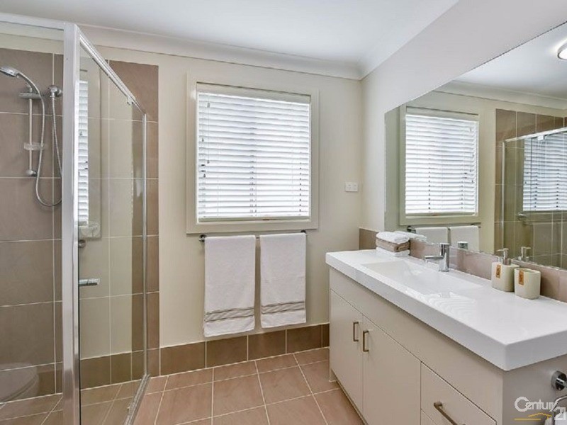 4 Finlay Street, Oran Park NSW 2570