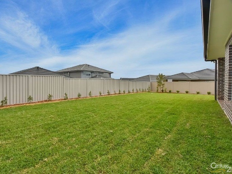 4 Finlay Street, Oran Park NSW 2570