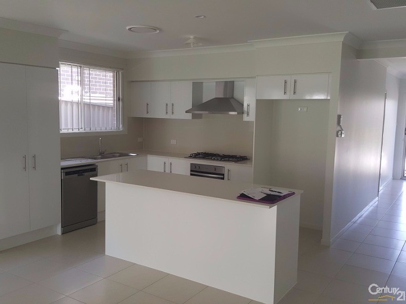 17 Buckingham Loop, Oran Park NSW 2570