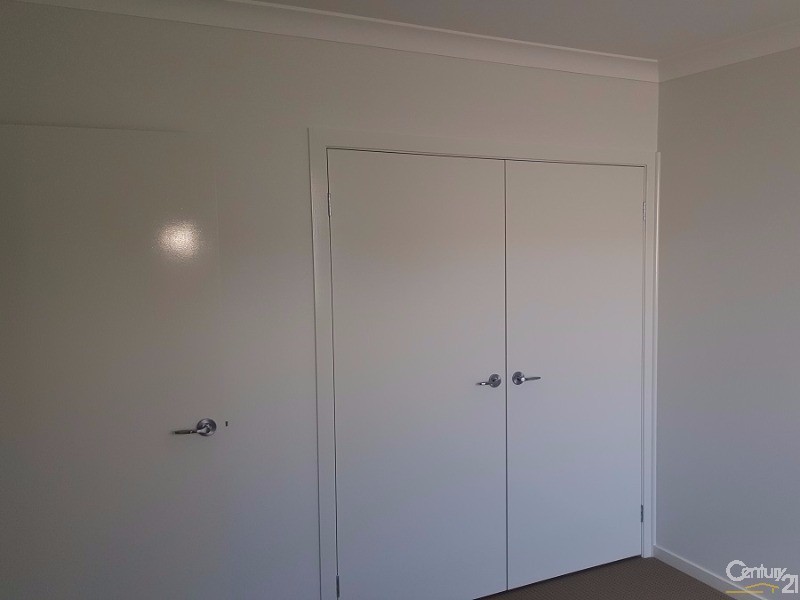 17 Buckingham Loop, Oran Park NSW 2570