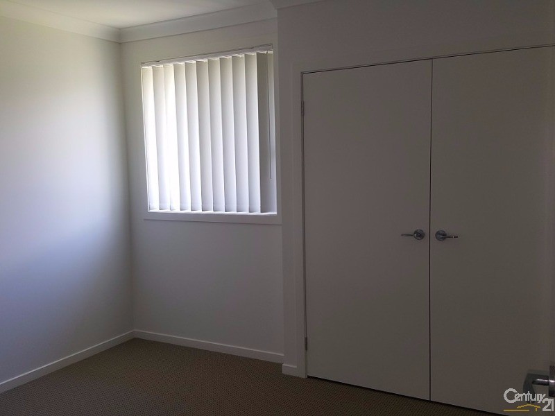 17 Buckingham Loop, Oran Park NSW 2570