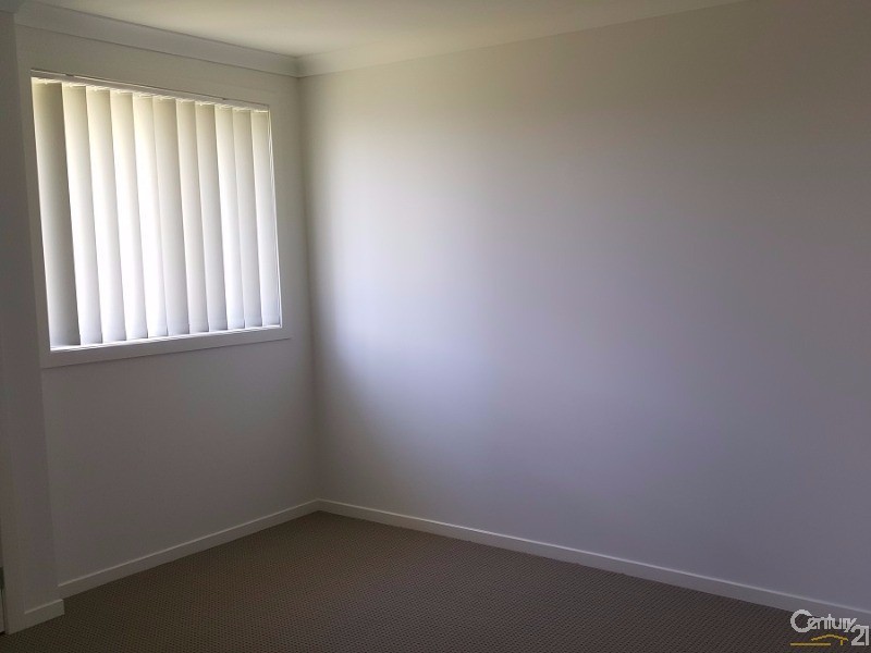 17 Buckingham Loop, Oran Park NSW 2570
