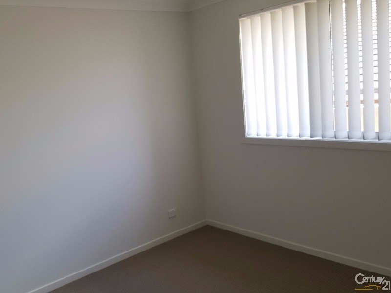 17 Buckingham Loop, Oran Park NSW 2570