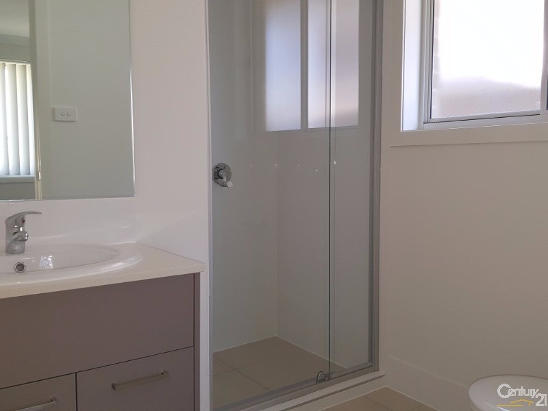 17 Buckingham Loop, Oran Park NSW 2570