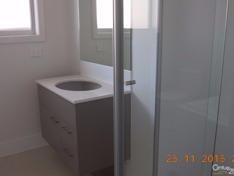 17 Buckingham Loop, Oran Park NSW 2570