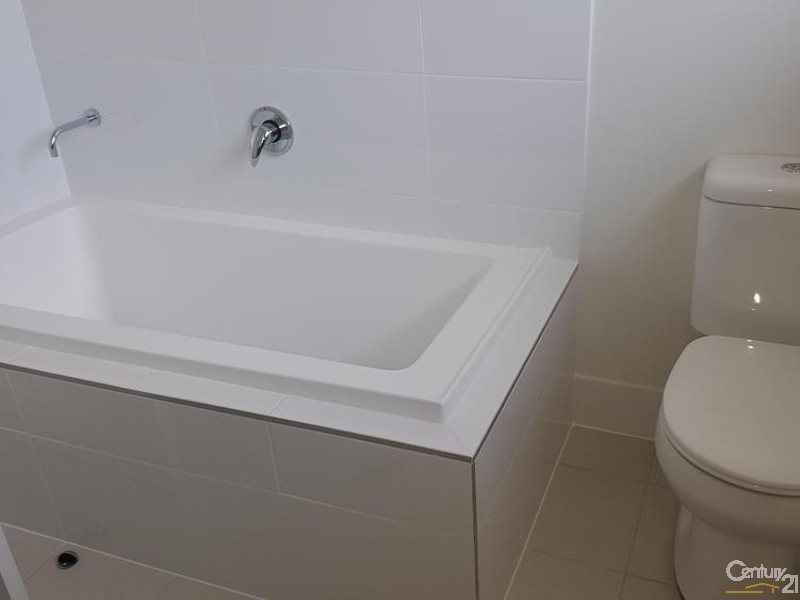 17 Buckingham Loop, Oran Park NSW 2570