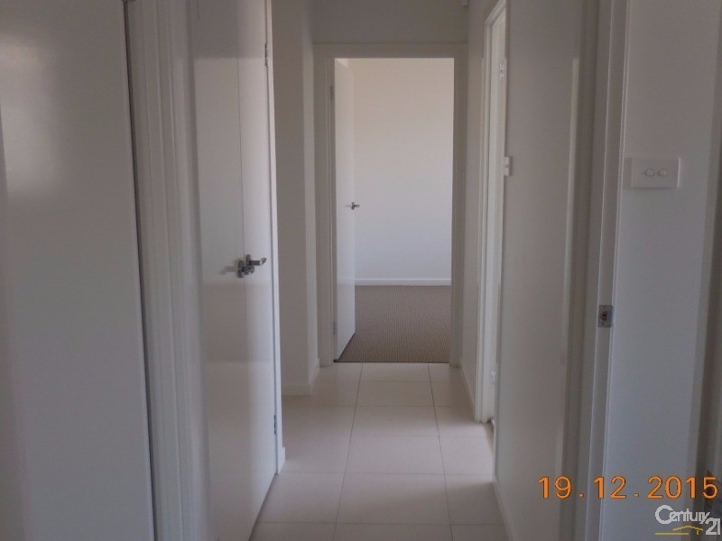 17 Buckingham Loop, Oran Park NSW 2570