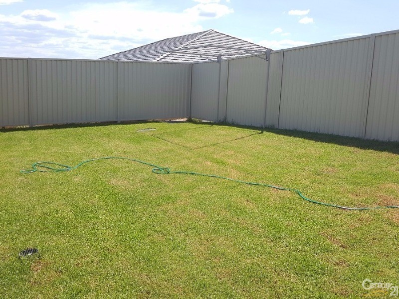 17 Buckingham Loop, Oran Park NSW 2570