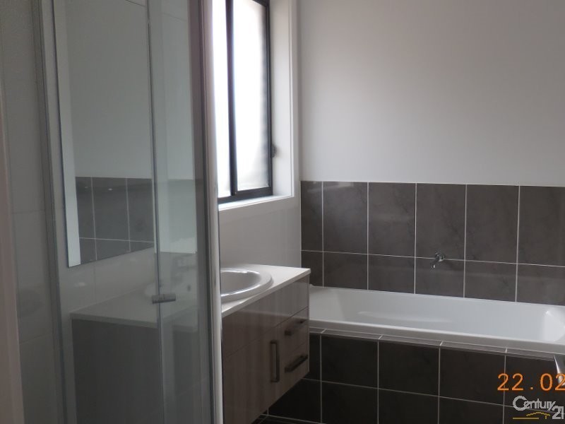 51 Richards Loop, Oran Park NSW 2570