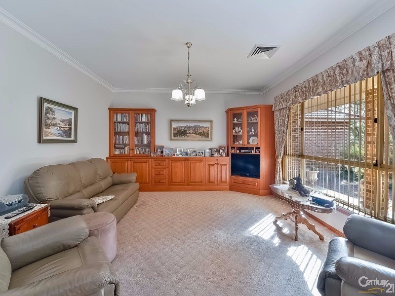 5 Thomas Laycock Place, Bringelly NSW 2556
