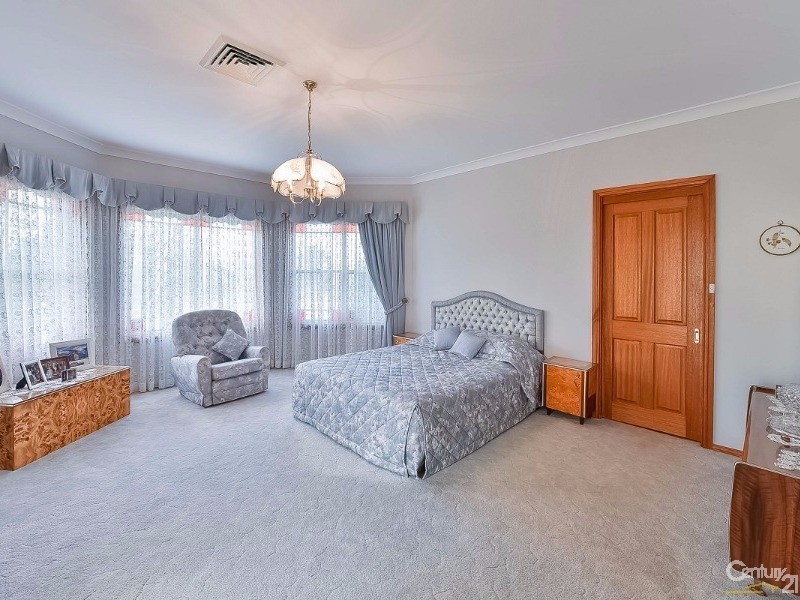 5 Thomas Laycock Place, Bringelly NSW 2556