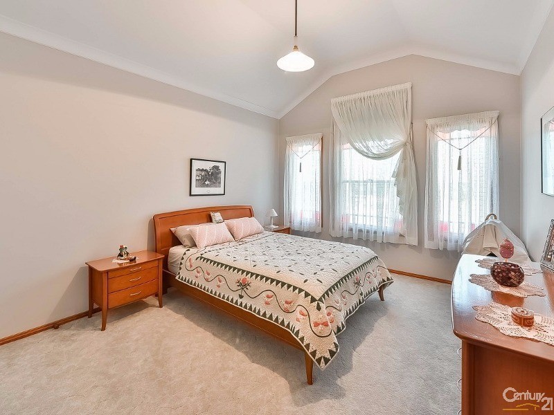 5 Thomas Laycock Place, Bringelly NSW 2556