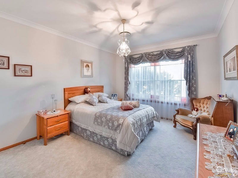 5 Thomas Laycock Place, Bringelly NSW 2556