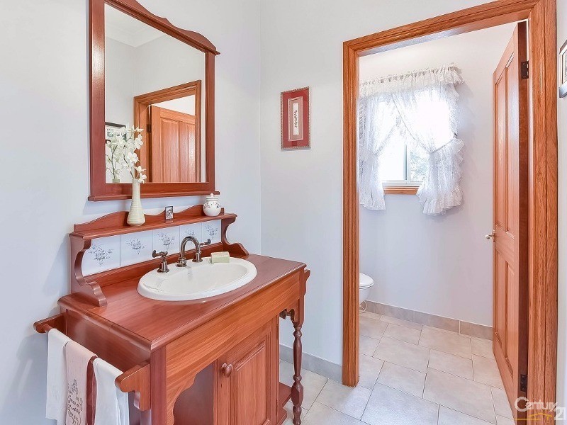 5 Thomas Laycock Place, Bringelly NSW 2556