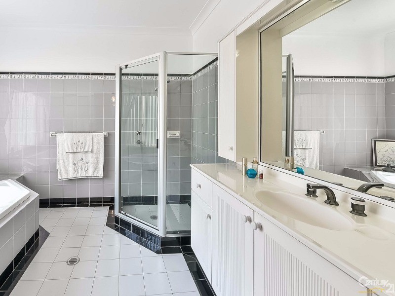 5 Thomas Laycock Place, Bringelly NSW 2556