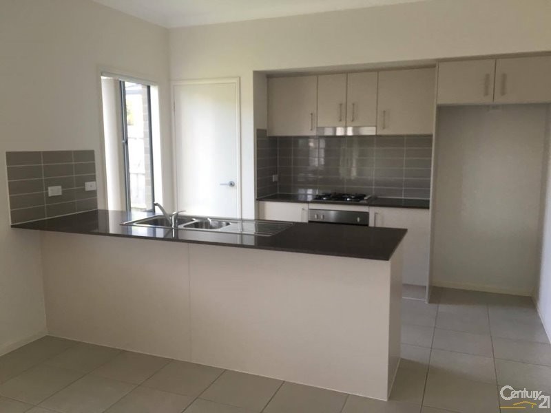 38 Hampshire Boulevard, Spring Farm NSW 2570