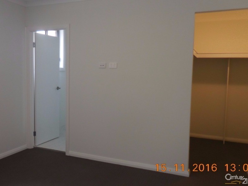 5 Cole Street, Oran Park NSW 2570