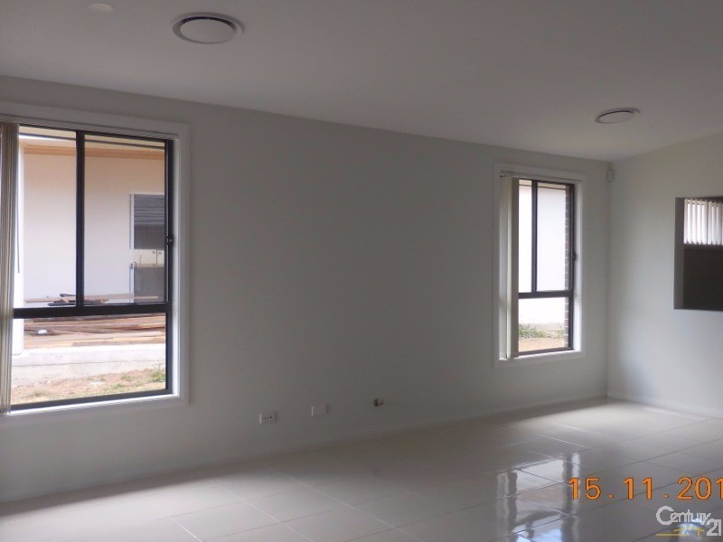 5 Cole Street, Oran Park NSW 2570
